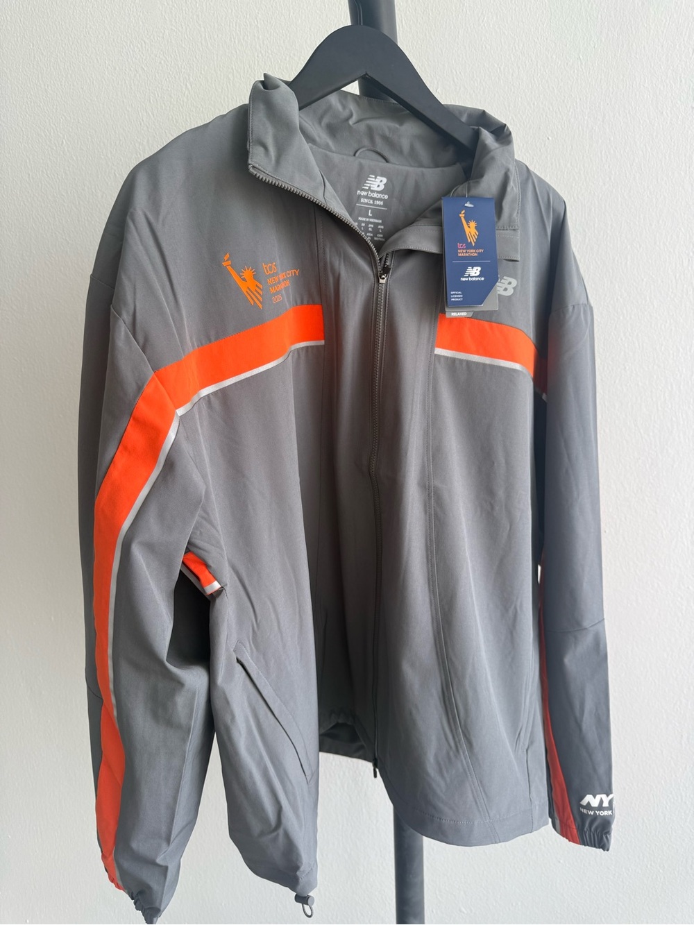 New Balance TCS NYC Marathon 2025 Jacket Men L Gray Orange NWT